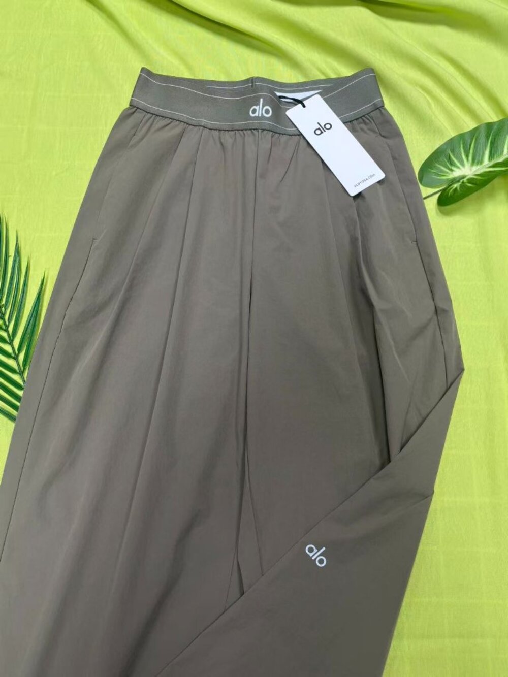 Alo Yoga Suit Up Trouser in Olive size XXS/XS(Regular fit)30-inch inseam🤍 - Picture 6 of 9
